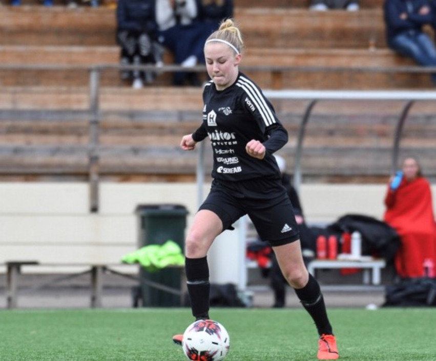 Fotbollsspelare Litea Karlsson
