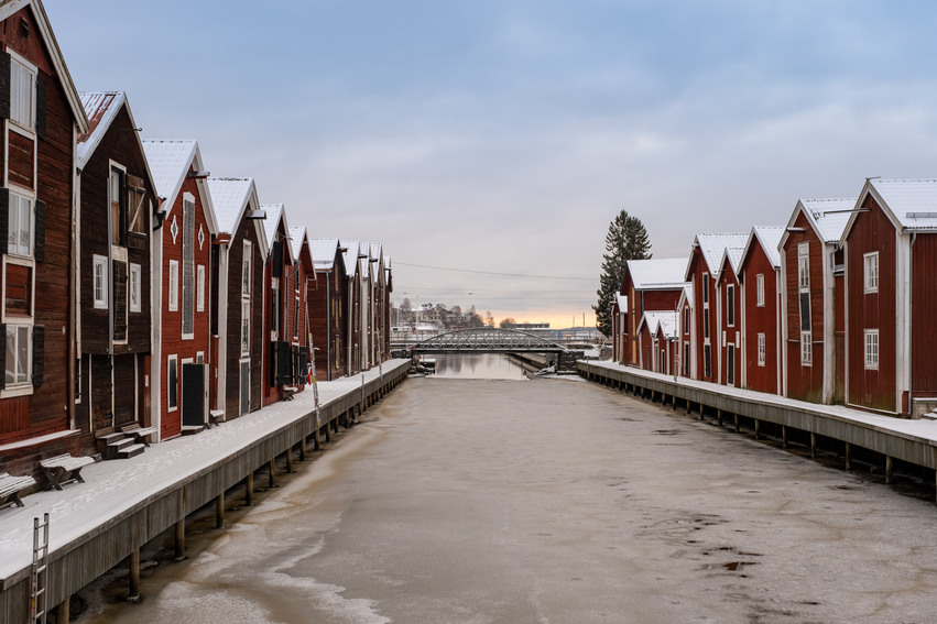 Sjöbodarna i Hudiksvall under vintern.