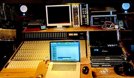 Musikproduktion i studio.